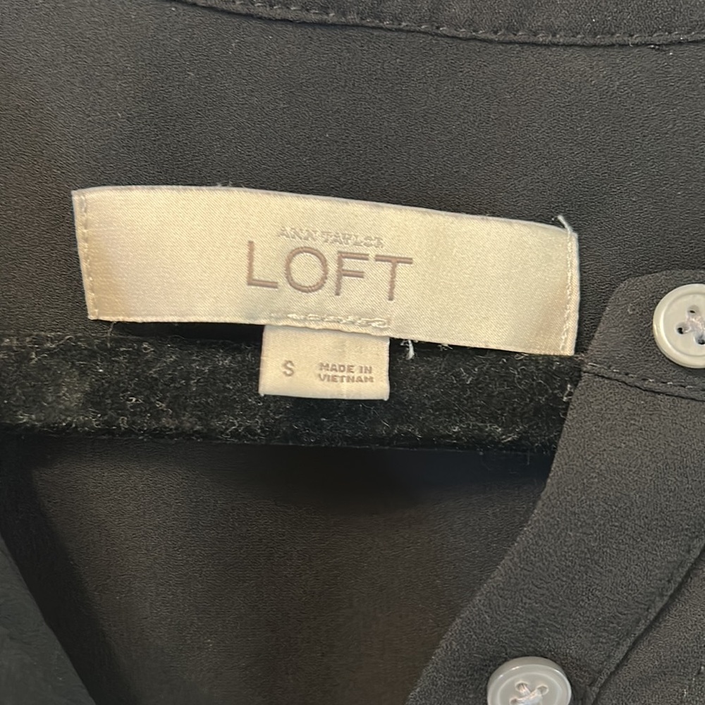 sleeveless black blouse, size small - Picture 3 of 6